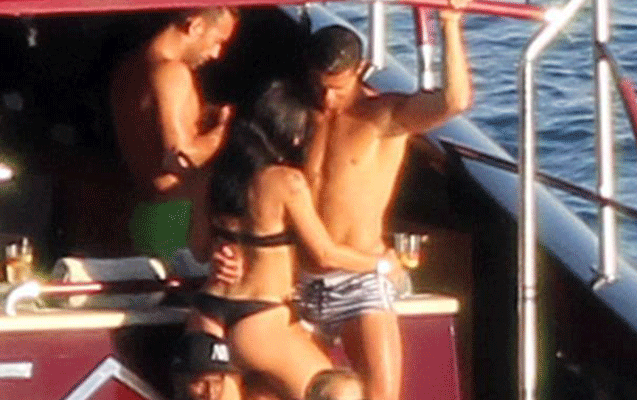 ronaldo-yaxtada-qizlarla