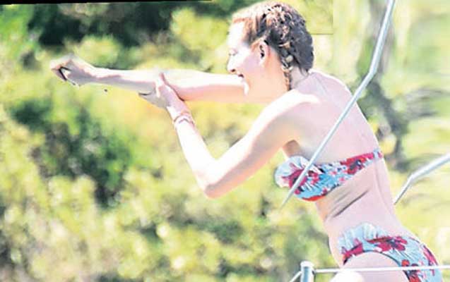 dostlari-ile-zarafat-etmek-istedi-biabir-oldu