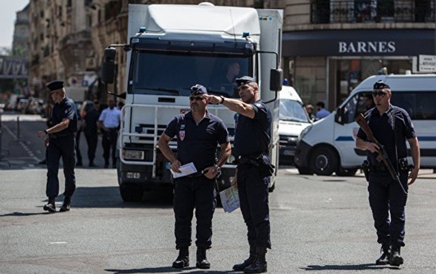 polis-ve-arvadi-evlerinde-olduruldu-