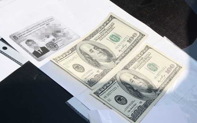 rus-diplomat-ukraynada-saxlanildi