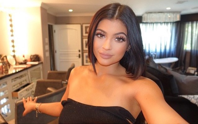 18-yasli-model-evini-satir