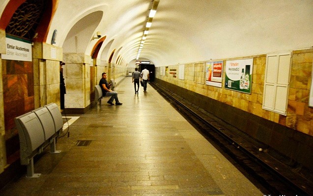 metroda-oturacaqlar-qoyulacaq