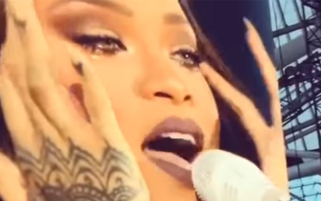 rihanna-konsertinde-niye-agladi