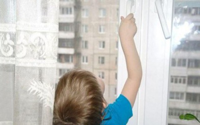 daha-bir-usaq-pencereden-dusub-oldu