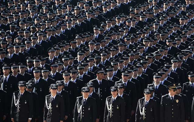 sekkiz-min-polis-isden-cixarildi-