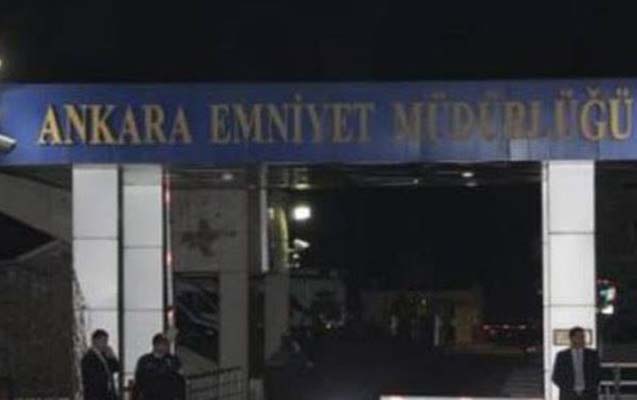 turkiyede-hebs-olunan-reis-muavini-intihar-edib