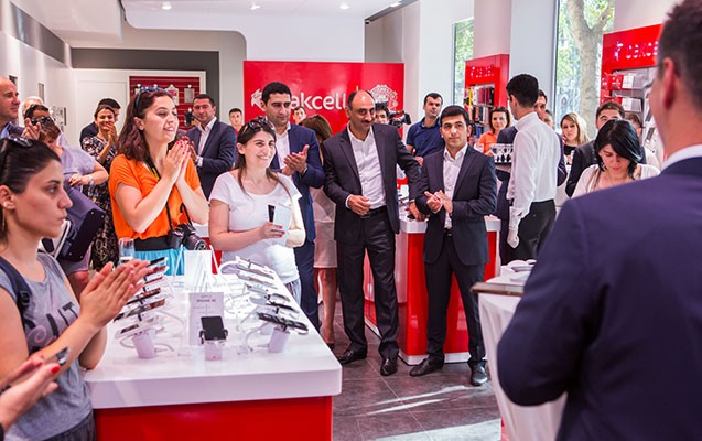 bakcell-yeni-satis-ve-xidmet-merkezinin-acilisini-edib