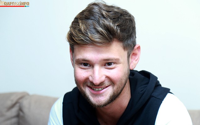 sarisin-qizlardan-xosum-gelir-