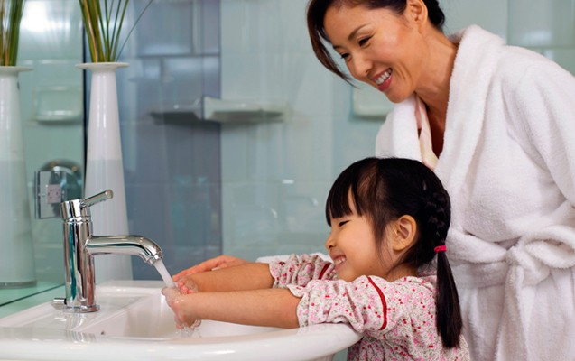 Əlləri antibakterial sabunla müntəzəm yumaq zərərli ola bilər