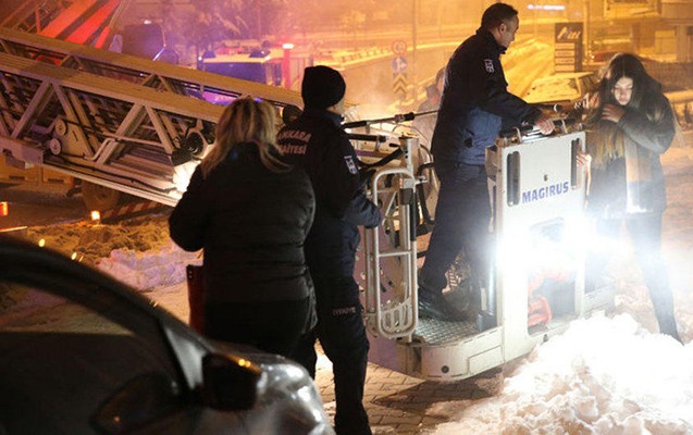 ankarada-guclu-yangin