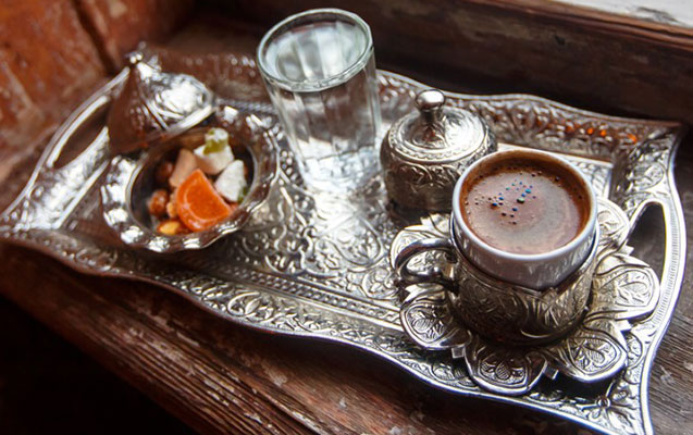 turk-qehvesi-niye-suyla-icilmelidir