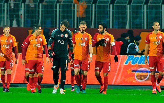 qalatasaray-19-yasli-qapicinin-umidine-qaldi