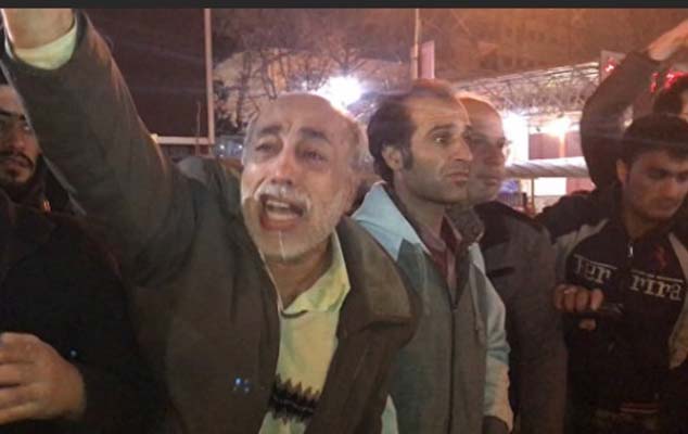 minlerle-iranli-tehran-kucelerine-cixib