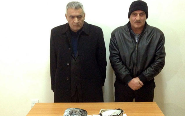 gizletdikleri-narkotiki-basqa-yere-apararken-tutuldular