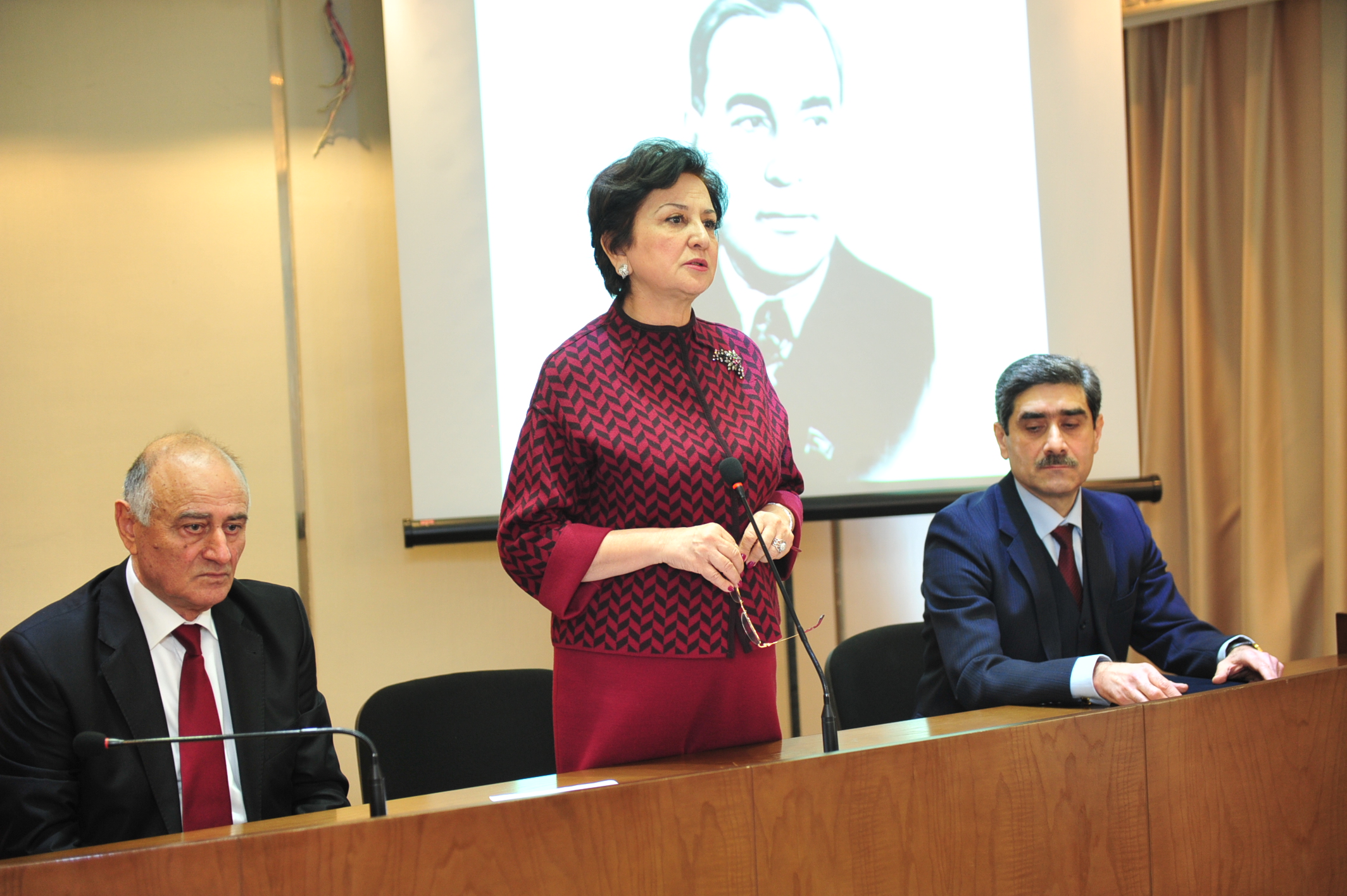 -azmiu-da-eziz-eliyevin-yubileyi-qeyd-olunub