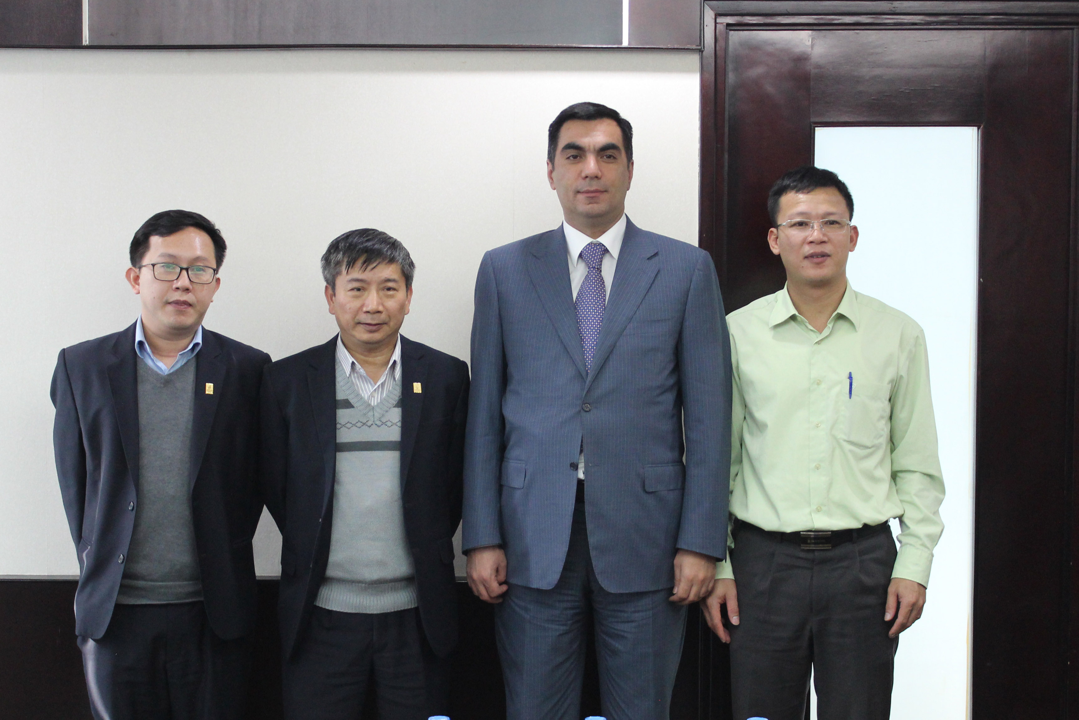 elmar-qasimov-vyetnam-neft-institutunda