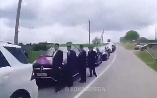 madaqaskarda-toy-karvani-qezaya-dusdu