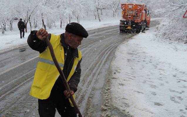 qar-lerik-lenkeran-yolunda-problemler-yaratdi