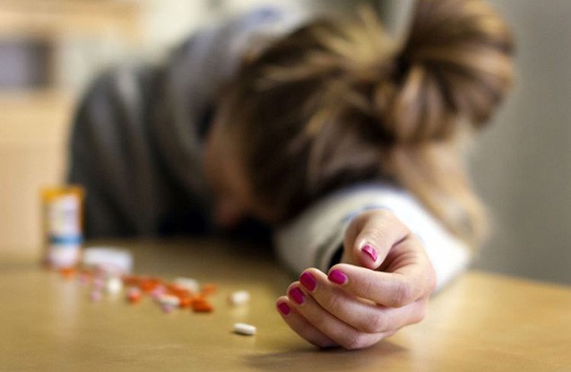 semkirde-qadin-dermandan-zeherlendi