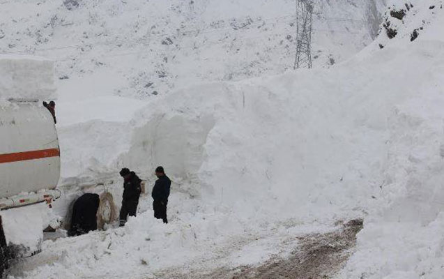 tacikistanda-qar-ucqunlari-