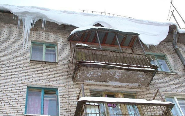 bakida-kecmis-polis-buz-baglamis-eyvandan-yixildi