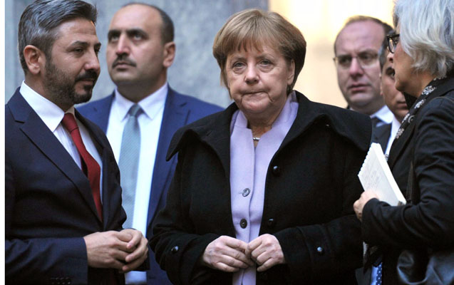 merkeli-turkiyede-heyretlendiren-gezinti