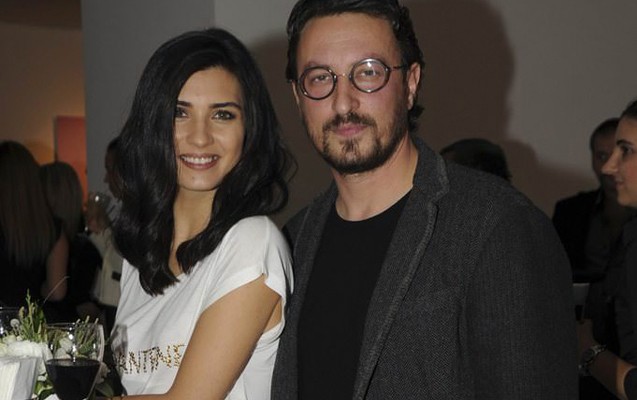 tuba-buyukustun-eri-ile-birlikde-aciqlama-yaydi