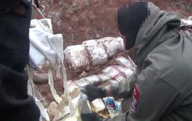 turkiyede-4-isid-ci-150-kiloqram-bombayla-yaxalandi