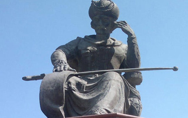 sah-ismayilin-bakidaki-heykeli-goturulur