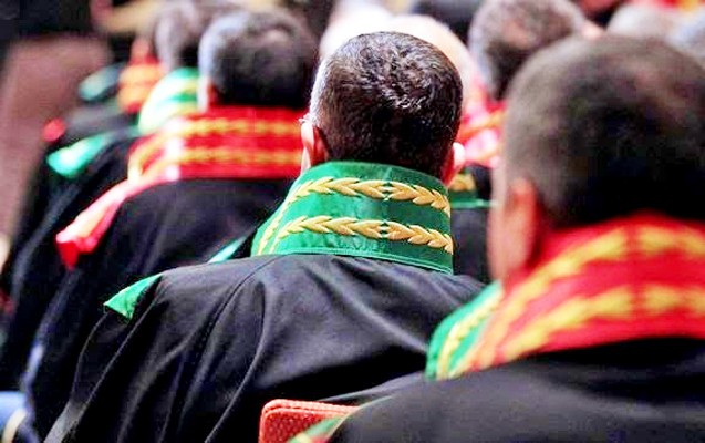 turkiyede-227-hakim-ve-prokuror-isden-cixarildi