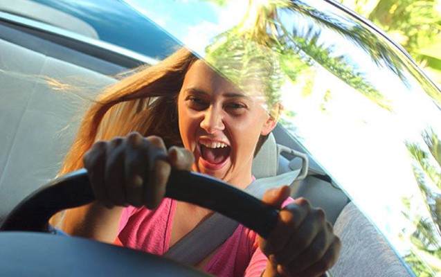 qadinlar-kisilerin-risk-etmediyi-kobud-pozuntulara-yol-verir