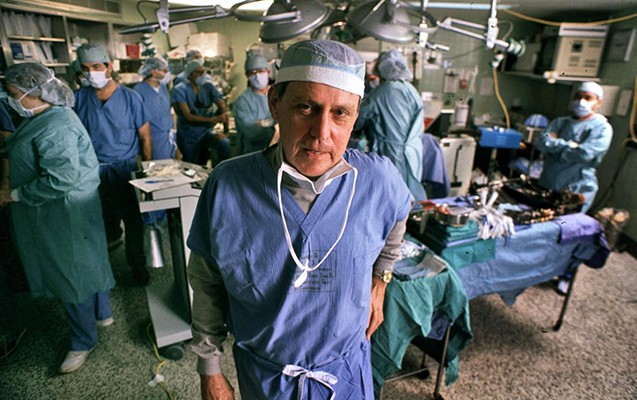 tarixde-ilk-qaraciyer-kocurulmesi-emeliyyatini-eden-hekim-oldu