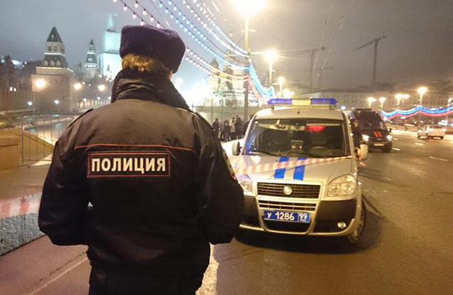 polis-oz-hemkarlarini-gulleledi