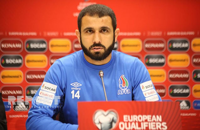 prosinecki-stadiona-buraxilmayan-azarkeslere-destek-oldu