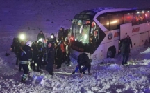 Türkiyədə avtobus dərəyə aşdı, 30 nəfər yaralandı