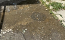 2-yasli-usaq-kanalizasiya-quyusuna-dusub-oldu