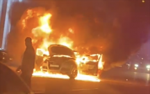 Yanan maşını söndürən FHN əməkdaşlarını maşın vurdu