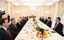 prezidentlerin-nahar-esnasinda-genis-terkibde-gorusu-oldu