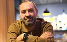 Qəhrəmanın əsl adını bilməyən yazar 53 yaşında