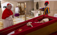 Papa ilə vida mərasimi keçirilir