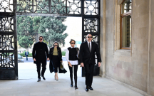 Prezidentlə ailəsinin paraddan yeni