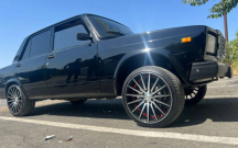 Məktəbli oğluna maşın verən ata