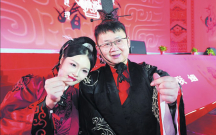 17-il-evvel-heyatini-xilas-etdiyi-qizla-evlendi