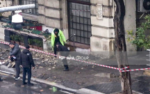 Bakının mərkəzində eyvan uçdu