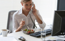 ofis-seraitinde-isleyenler-nece-qidalanmalidir