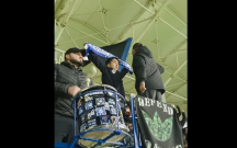 VİP-də yer ayrılsa da, azarkeşlərlə birgə izlədi