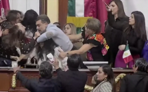 meksikada-deputatlar-arasinda-dava