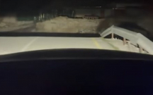 Bir saniyə tələssələr, uçurumdan aşağı düşəcəklər...