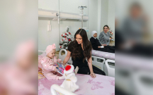 Əliyevalar Milli Onkologiya Mərkəzindəki uşaqlara hədiyyə bağışladılar