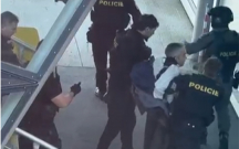 AZAL təyyarəsinə qanunsuz girmək istəyən belə saxlanılıb